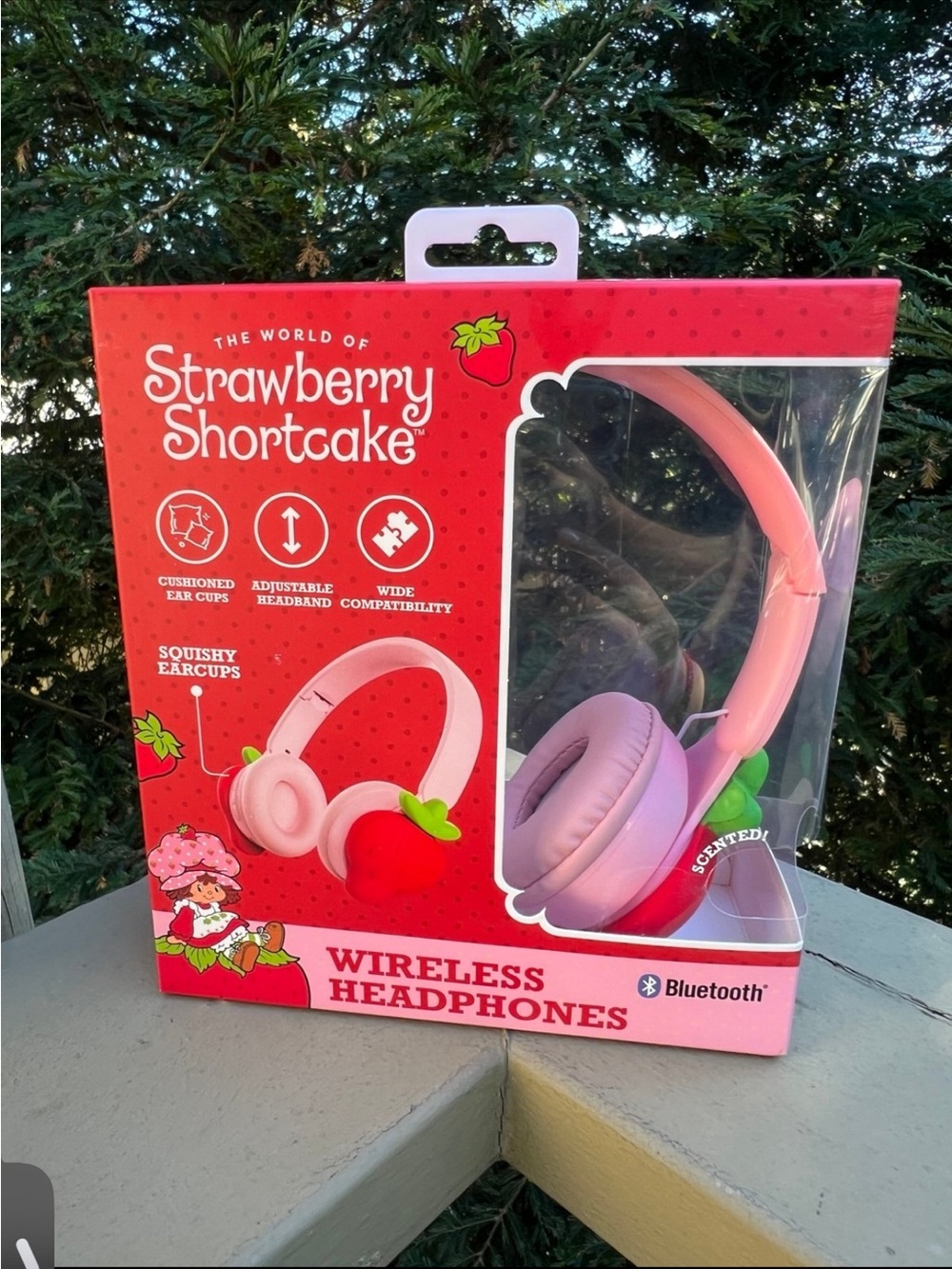Strawberry Shortcake Scented Adjustable Wireless Headphones